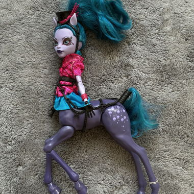 Monster High avea trotter complet