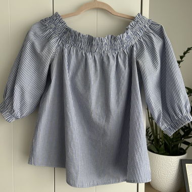 Gestreifte Carmenbluse