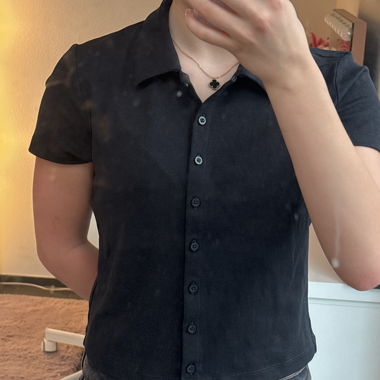Chemise noire à manches courtes