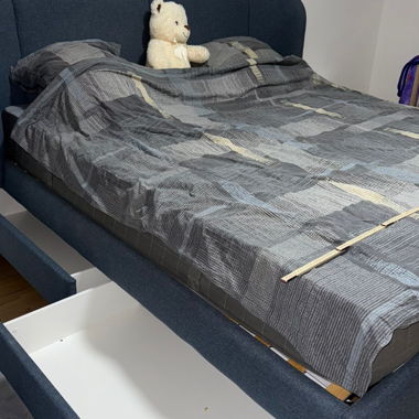 Un lit, deux places