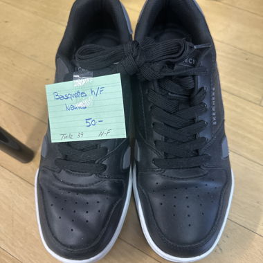 Baskets basses noires Basketbal EU 39