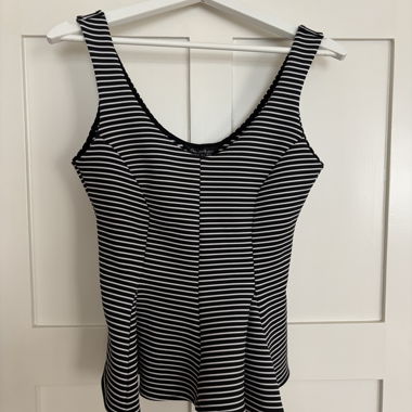 Miss Selfridge Top – striped, fitted, elegant