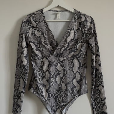 Long-sleeve bodysuit