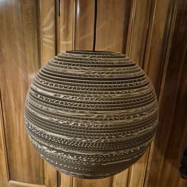 Handgenachte Karton Designerlampe
