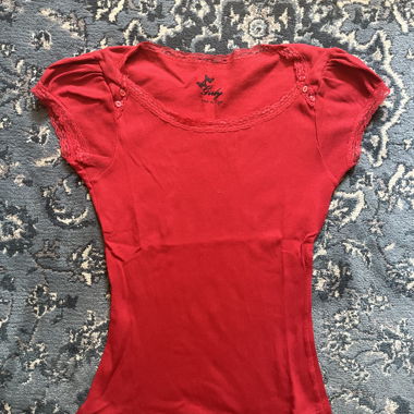 Top da donna rosso con pizzo