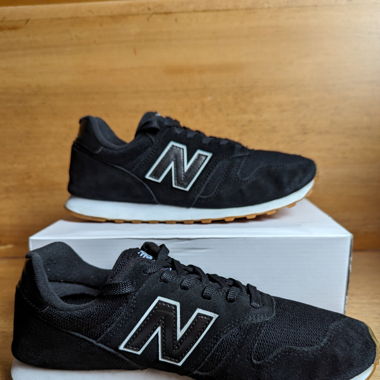 New Balance 373 in Black Suede Gr. 41