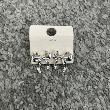 Rubi silberfarbene Schleifen-Ohrstecker