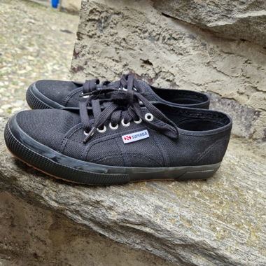 Superga Canvas-Sneaker in Schwarz EU 42
