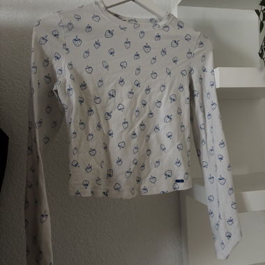 Nom Longsleeve mit Erdbeeren