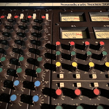 Mixer Soundcraft 200SR 24/4/2 avec Flightcase