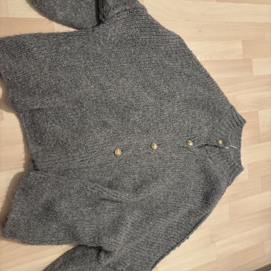 Veste en tricot grise