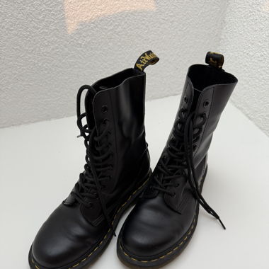 Dr. Martens 