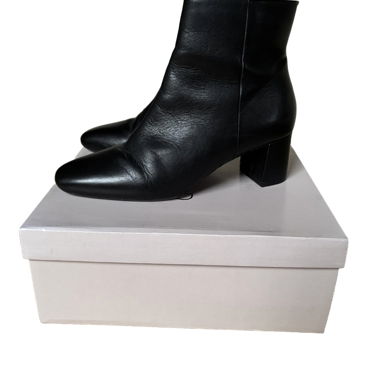 Schwarze Leder-Stiefeletten