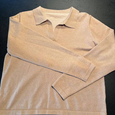Beige knitted sweater with collar