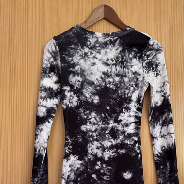 Robe noire et blanche tie dye