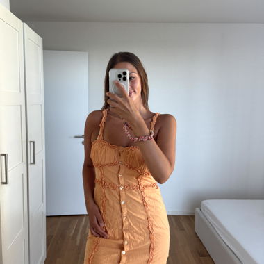 Robe orange à volants