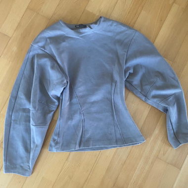 Grey Long-Sleeve T-Shirt/Sweater