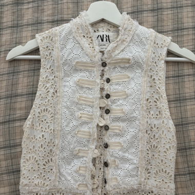 Zara Studio bestickte Weste