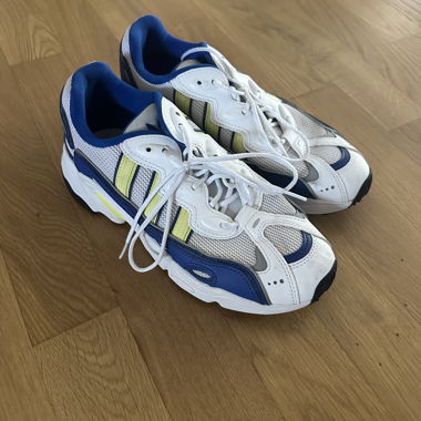 Adidas Retro Sneakers