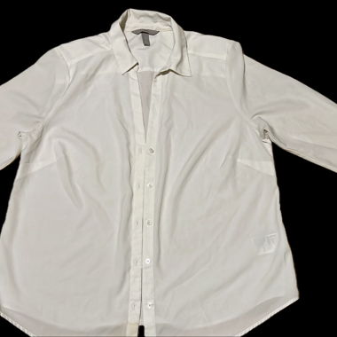 Blusa bianca abbottonata a maniche lunghe