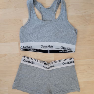 Calvin Klein shorty et top gris