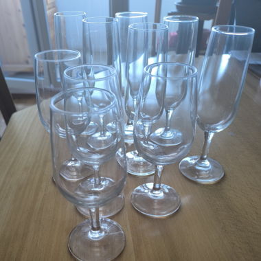 6 verres à flûtes/ 4 verres à vin