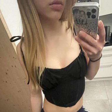 Top corset noir avec cordons à nouer différemment