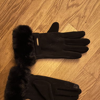 Schwarze Handschuhe mit Faux Fur
