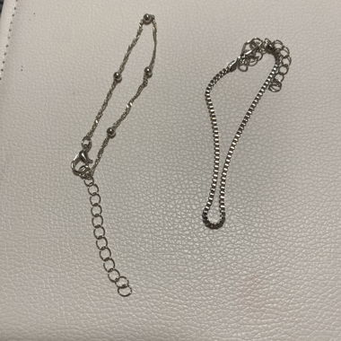 Silberfarbene Armbandketten