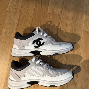 Baskets Chanel taille 43