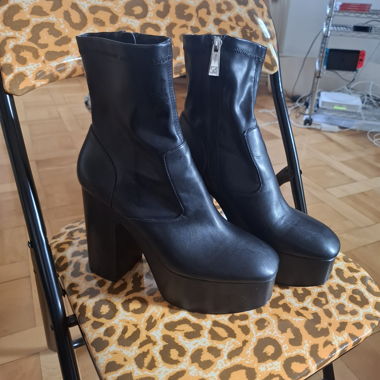 Schwarze fake lederschuhe