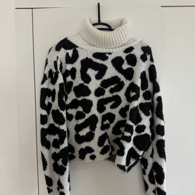 Strickpullover mit Leopardenmuster