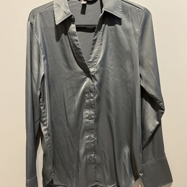 Satinierte graue H&M-Bluse Grösse XS