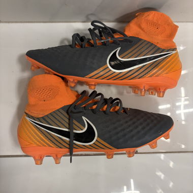 Nike Magista