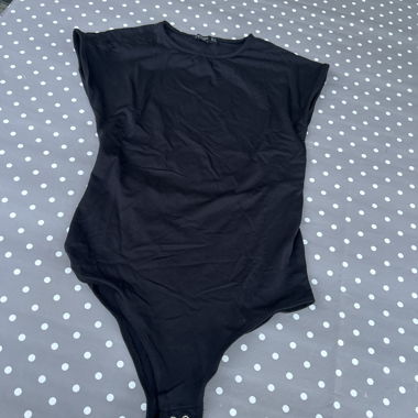 Body noir dos nu à manches courtes