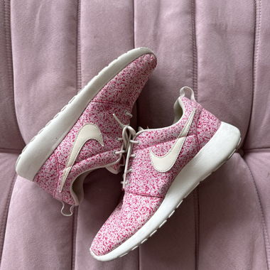 Nike Roshe Run Sneakers Pink-White