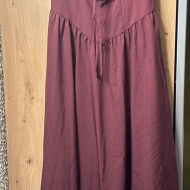 Abito bordeaux senza maniche