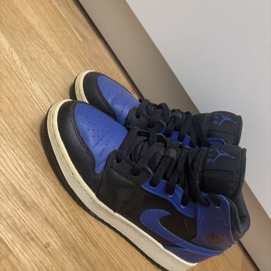 Blaue/schwarze Jordans