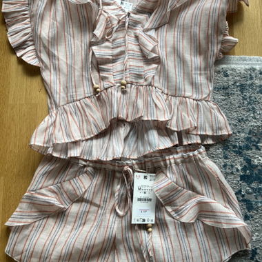 Zara Set mit Top und gestreiftem Shorts