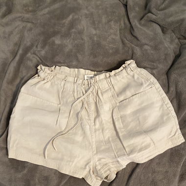 beige kurze Sommerhose