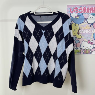 Blauer Argyle-Pullover