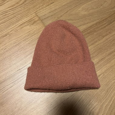 Bonnet en tricot rose