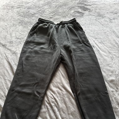 Schwarze Trainerhose