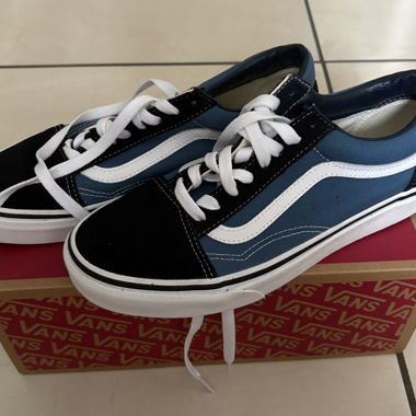 Baskets Vans bleu foncé et noir