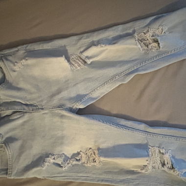 Jeans skinny azzurro chiaro, con buchi