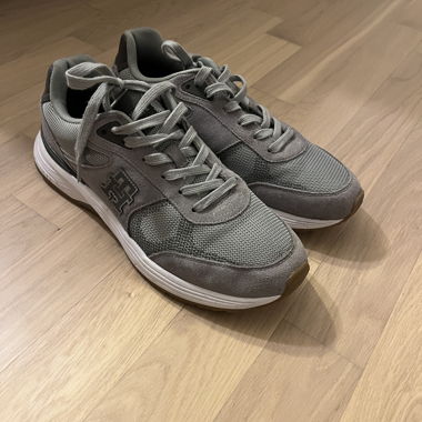 Shoe
