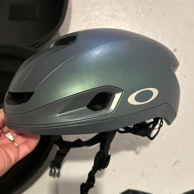 Oakley Aro7 Lite Bike Helmet