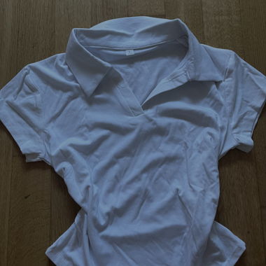 Elegantes weisses Hemd mit Kragen