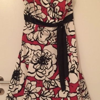 Sixth Sense Kleid mit Blumenmuster