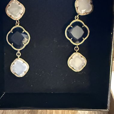 Sapphire and moonstone earring